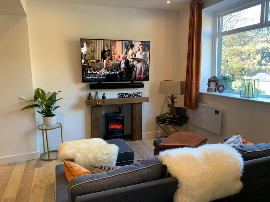 Renovated Miner’s Cottage - family&dog friendly Abertillery Eksteriør billede